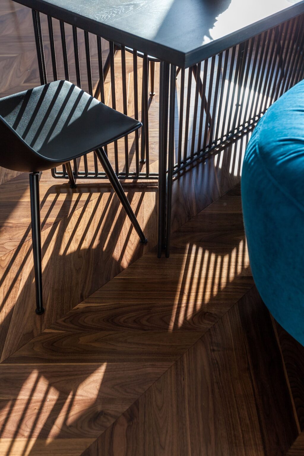 Prefinished wire-brushed engineered oak floor in custom color – Benefits of Engineered Hardwood Flooring